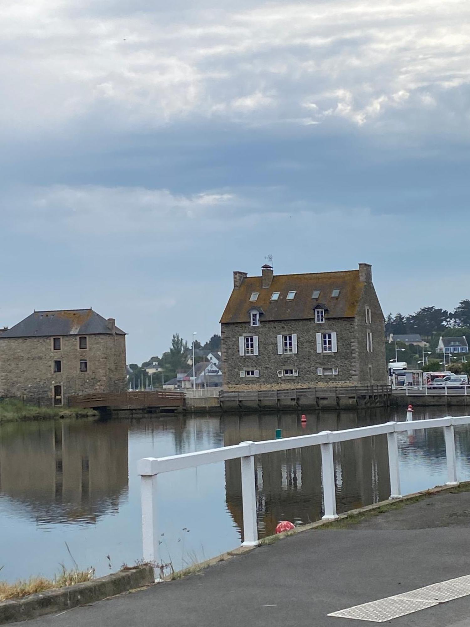 Appartement Agreable Cocon Sous Les Toits - Parking - Wifi à Pleneuf-Val-Andre Extérieur photo